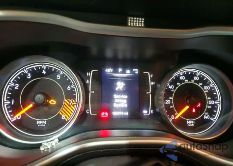 2015 Jeep Cherokee Latitude z USA, uszkodzony, nr VIN 1C4PJMCS0FW692542